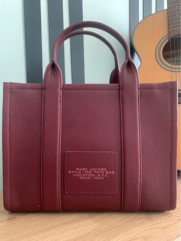 Beden MARC JACOBS The Medium Tote Bag (chianti)