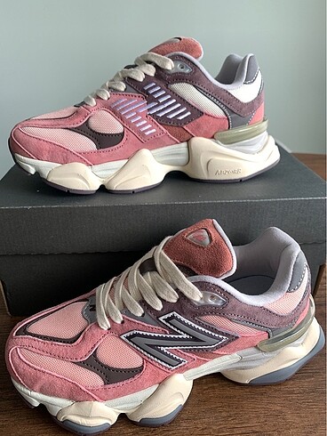 New Balance 9060 pink