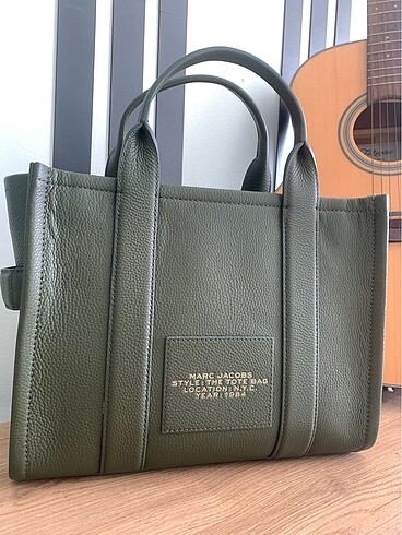 Marc Jacobs MARC JACOBS The Medium Tote Bag (Forest)