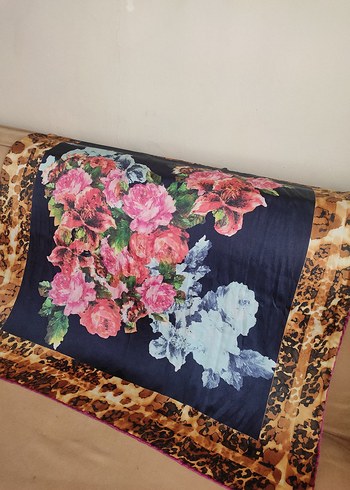 Avant-Garde Desenli Kadın Fular - Görsel 3