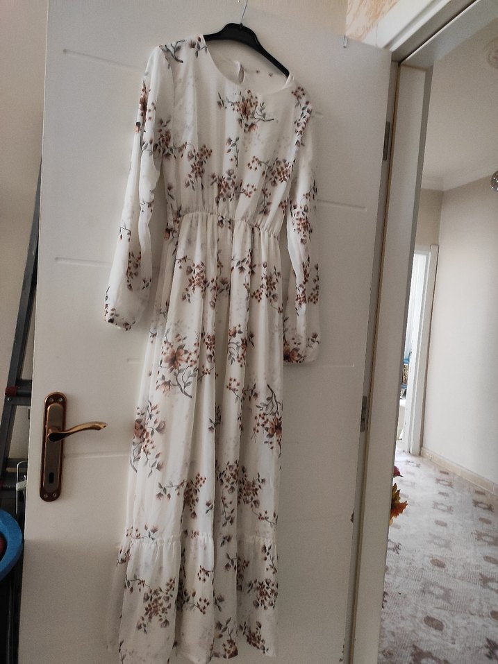 Bohem Çiçek Desenli Uzun Beyaz Elbise - Görsel 4