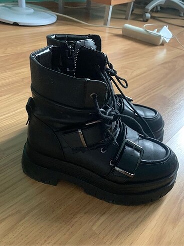 Bershka Berskha 38 numara kalın taban bot