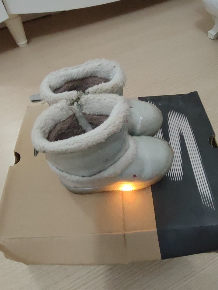 Beyaz Kız Çocuk Pastel Lastik Bot - Görsel 3