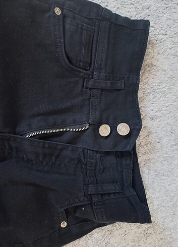 36 Beden siyah Renk Bershka siyah şort