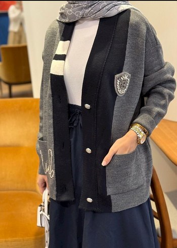 Beymen Club Gri İşlemeli Logolu Hırka - Ana görsel