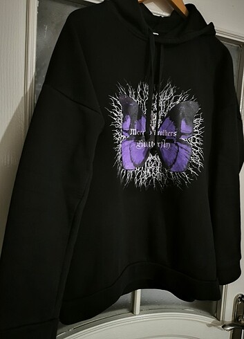 Siyah sweatshirt kelebek desenli 