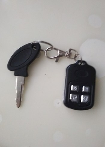 Siyah sarzli motor anahtarı ve alarmı Minimalist Tasarım