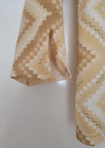 Bej Düğmeli Uzun Kollu V Yaka Gömlek - Görsel 3