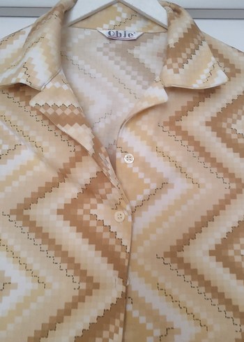 Bej Düğmeli Uzun Kollu V Yaka Gömlek - Görsel 2