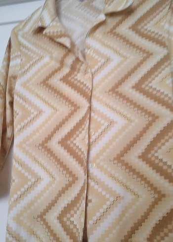 Bej Düğmeli Uzun Kollu V Yaka Gömlek - Görsel 5