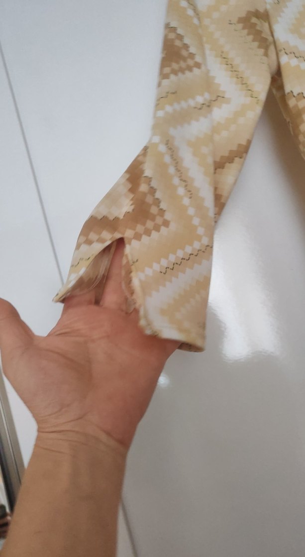 Bej Düğmeli Uzun Kollu V Yaka Gömlek - Görsel 4