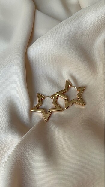 Yıldız model gold renk çelik küpe