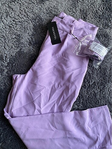 Trendyol & Milla Lila kemerli kumaş pantalon