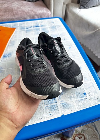 Nike Siyah-Pembe Bağcıklı Nike Spor Ayakkabı