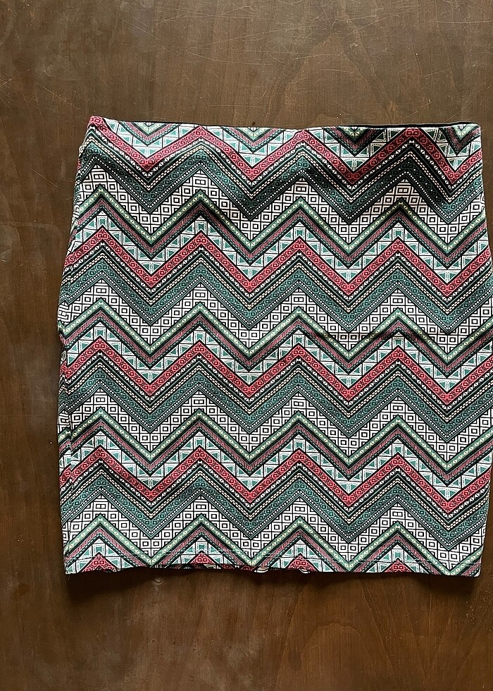 Desenli Esnek Mini Etek - Görsel 3