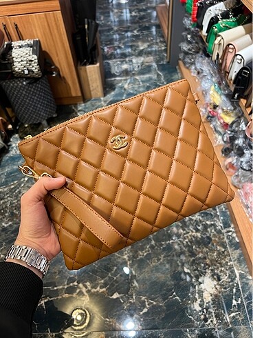 Chanel cluch