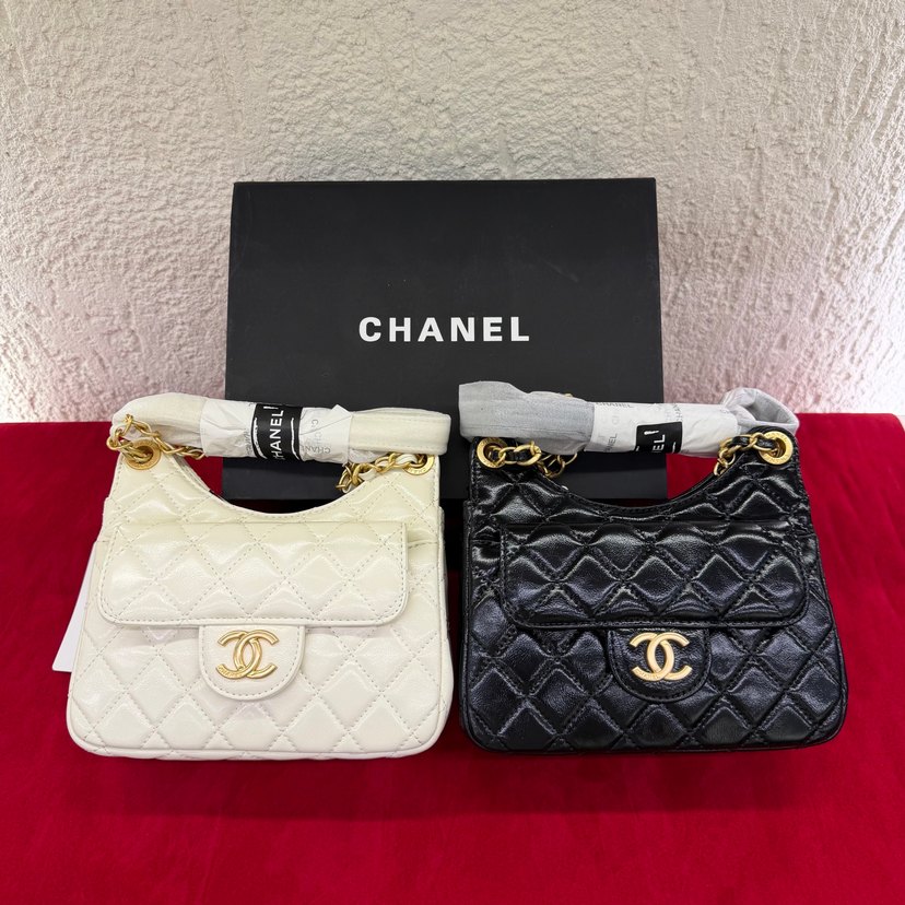 Chanel Siyah Kapitone Omuz Çantası — görsel 3/4