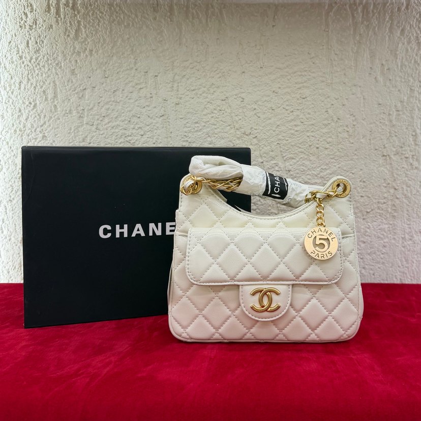Chanel Siyah Kapitone Omuz Çantası — görsel 2/4