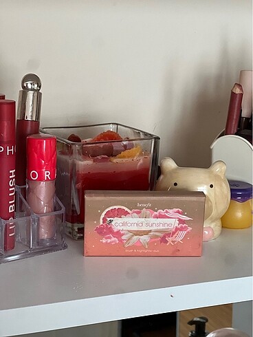 benefit cosmetics allik ve highlighter