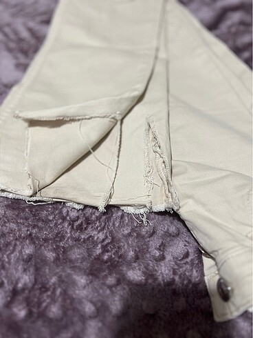 Stradivarius Jean paçası yırtmaçlı