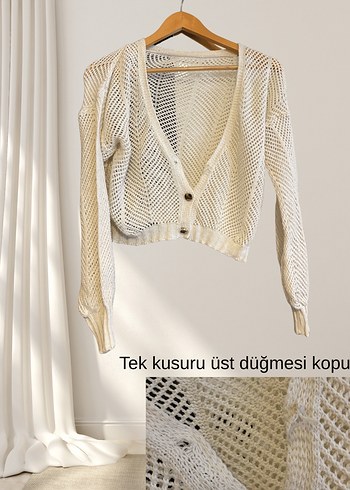 Beyaz V Yakalı Örgü Mini Hırka