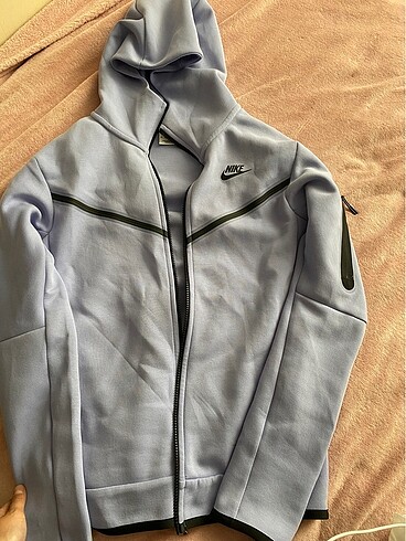 tech nike