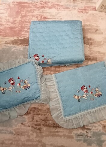 Bebek yatak örtüsü