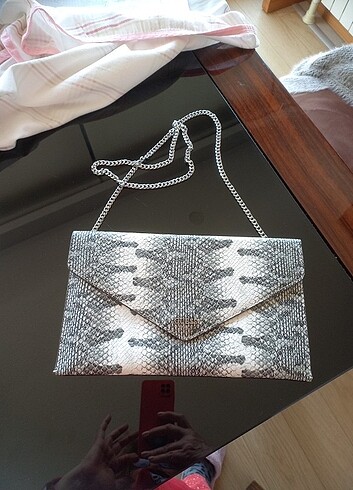 GUESS clutch