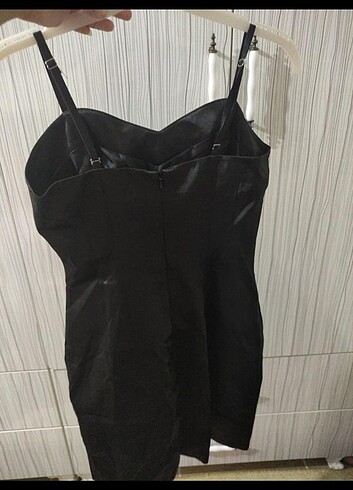 Kısa saten elbise  - Görsel 2