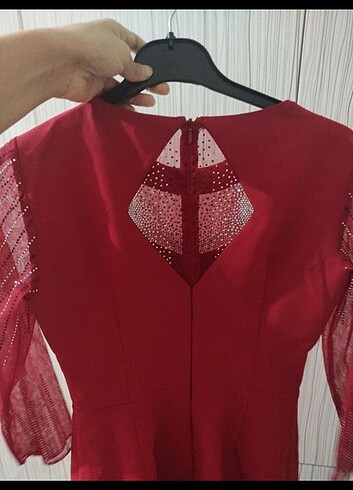 Kırmızı elbise  - Görsel 2