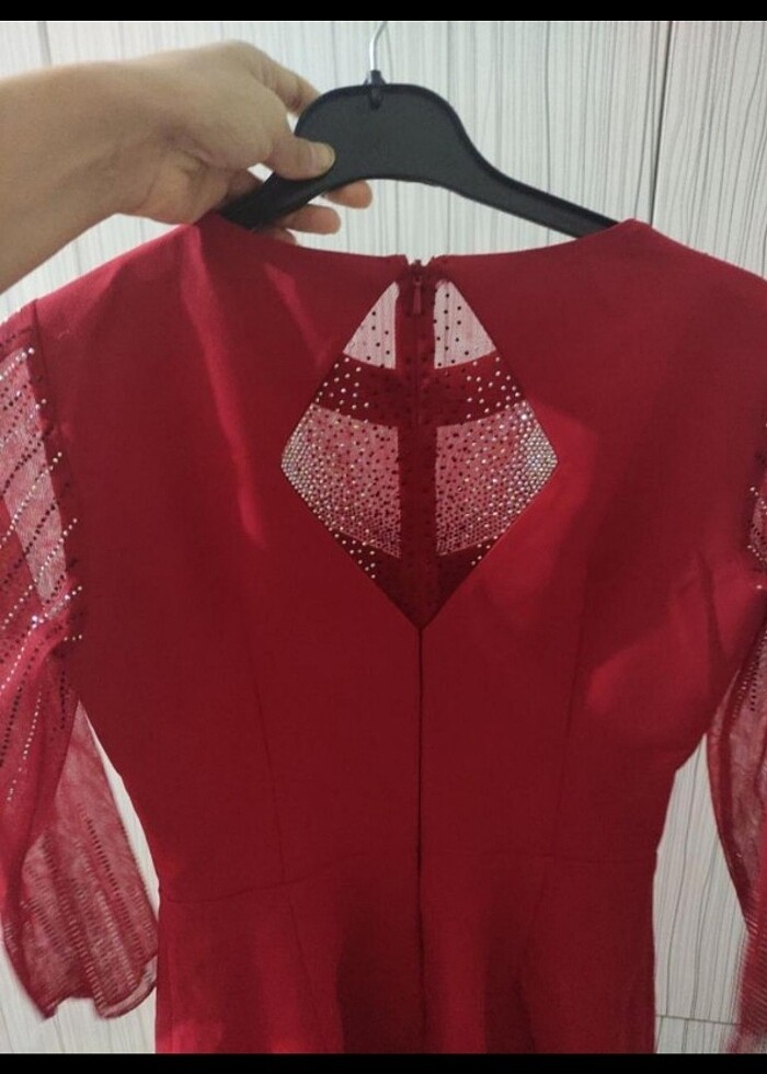 Kırmızı elbise  - Görsel 2