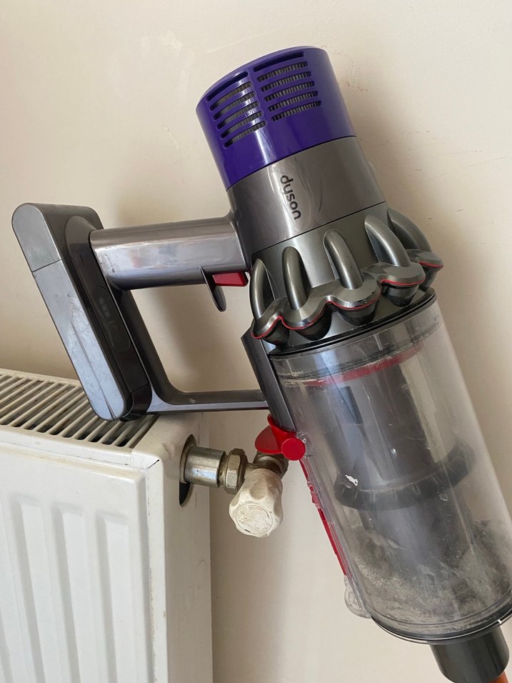 Mor ve Gri Kablosuz Elektrikli Süpürge dyson v10 - Görsel 3