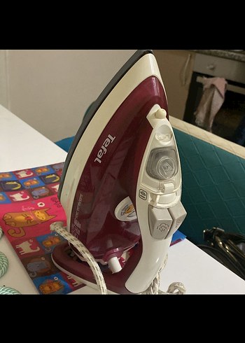 Tefal Parlak Bordo Ütü - Görsel 4