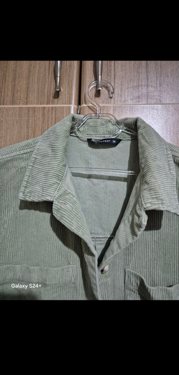 Düğmeli Bej Kadın Kadife Gömlek - Görsel 2