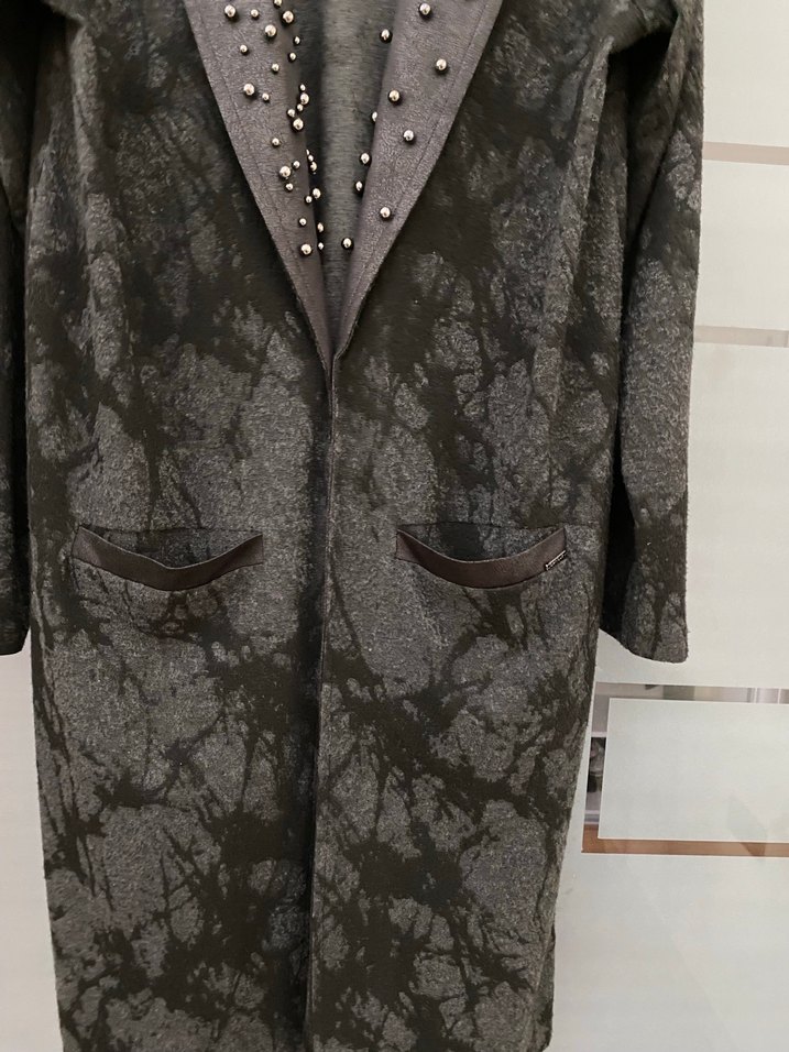 Gri Batik Desenli Düğmeli Uzun Kadın Kap - Görsel 3