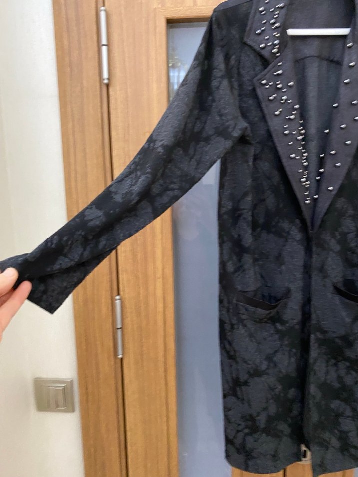 Gri Batik Desenli Düğmeli Uzun Kadın Kap - Görsel 4