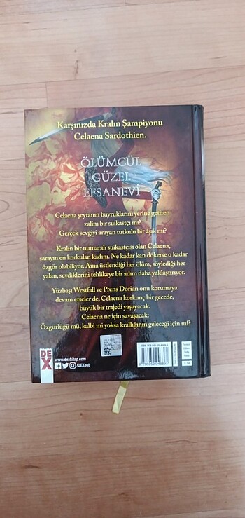  Karanlık taç sarah j. Mass