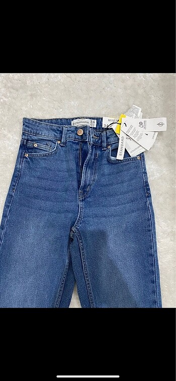 Stradivarious mom Jean
