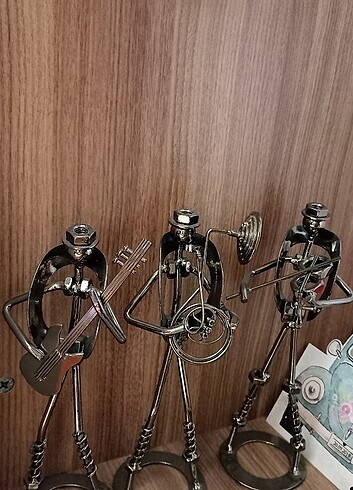 Metal Ayaklı Müzisyenler / Ev Bibloları 