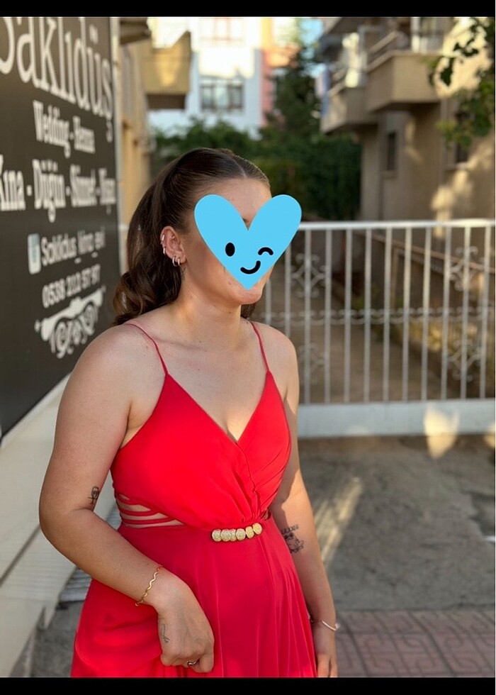 Göğüs dekolteli kemerli uzun abiye - Görsel 2