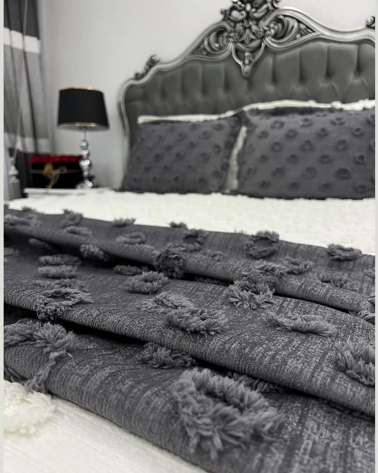 Gri Nakışlı Yatak Örtüsü - Görsel 3