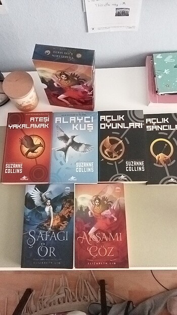 Şafağı Ör Serisi/ Açlık Oyunları serisi