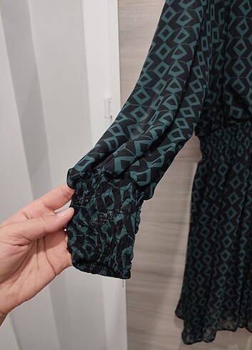 Siyah ve yeşil desenli elbise - Görsel 6