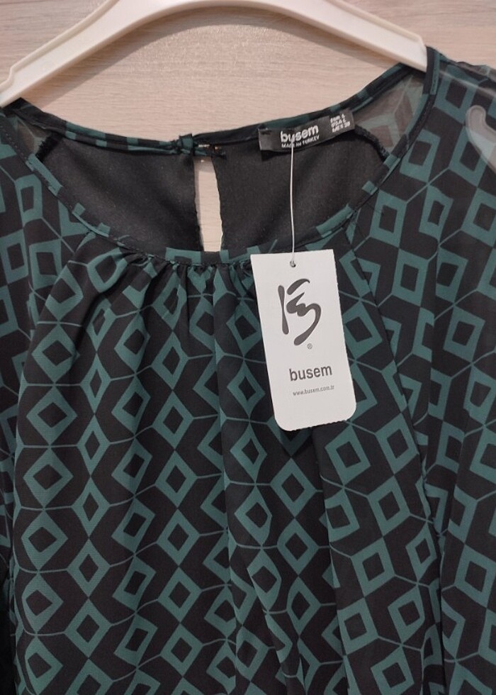Siyah ve yeşil desenli elbise - Görsel 5