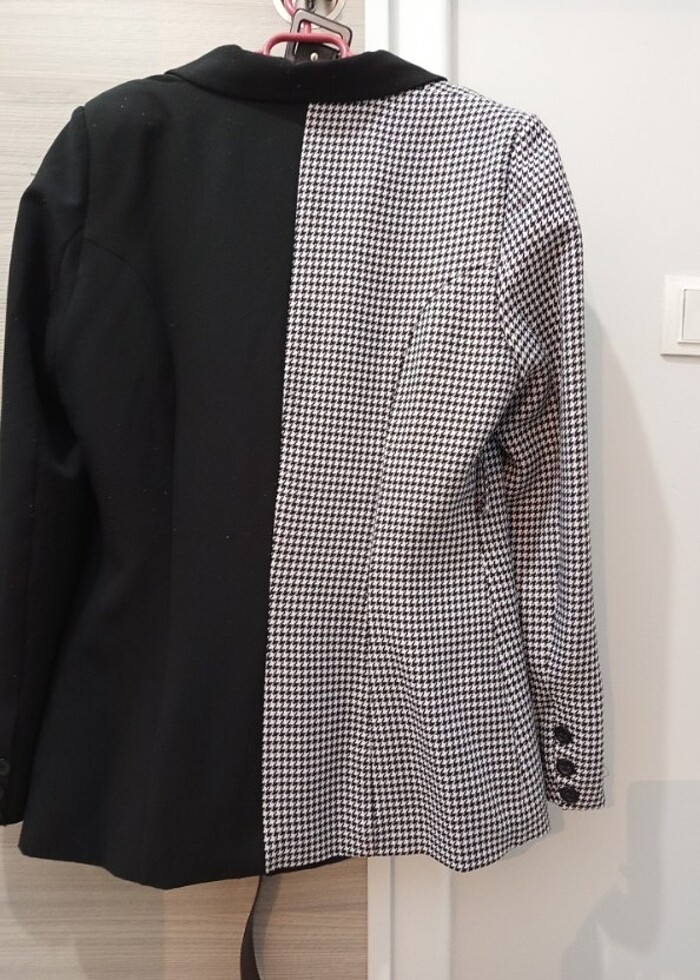 Karelı ve Siyah Blazer - Görsel 4