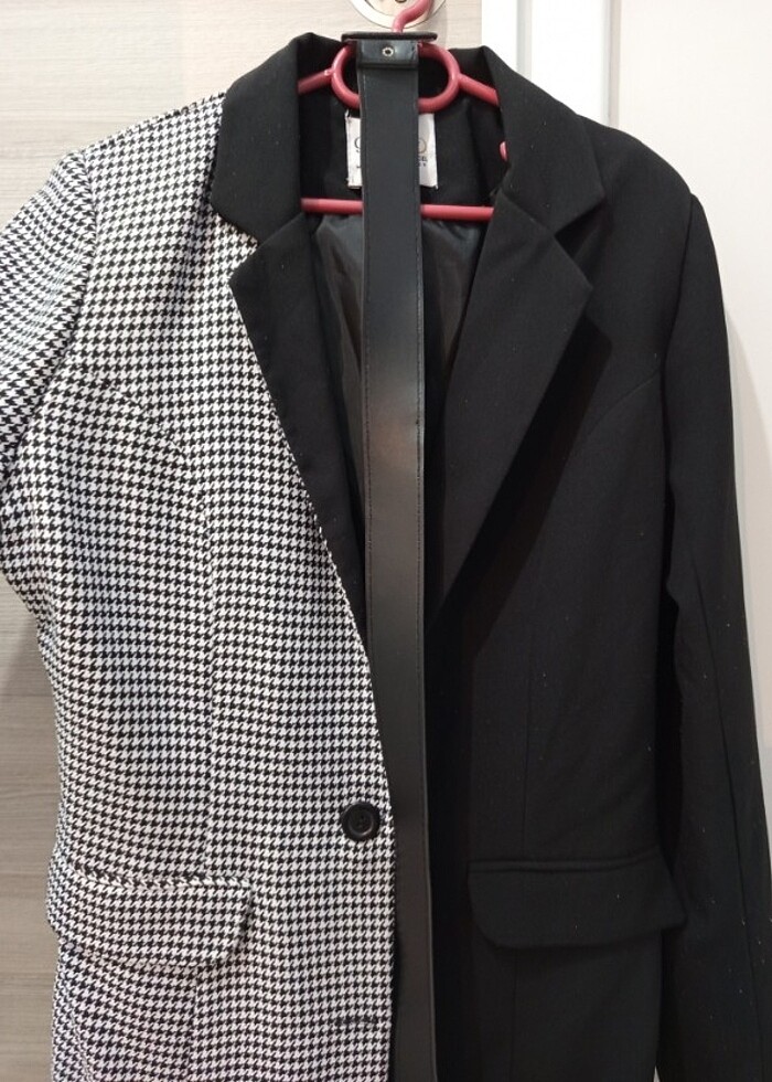 Karelı ve Siyah Blazer - Görsel 2