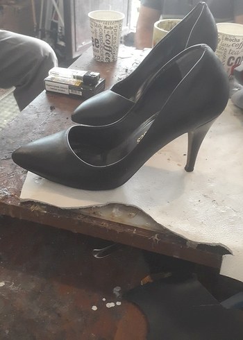 Zara Kadın Siyah Rugan Stiletto Topuklu Ayakkabı
