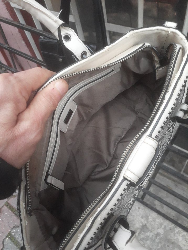 Guess Beyaz Yılan Derisi Desenli Kadın Çanta - Görsel 4