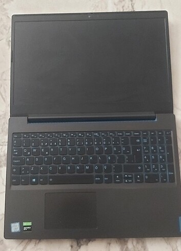 Oyuncu ve tasarımcı Lenovo Laptop