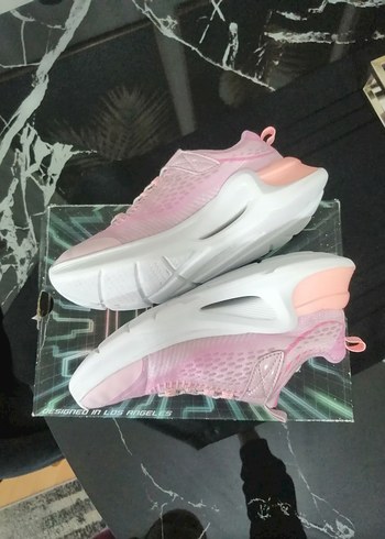 Kızlar için Pembe Skechers Bağcıklı Spor Ayakkabı - Görsel 14